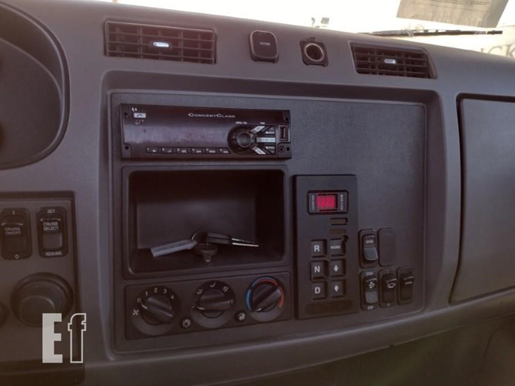 peterbilt-330-image-11