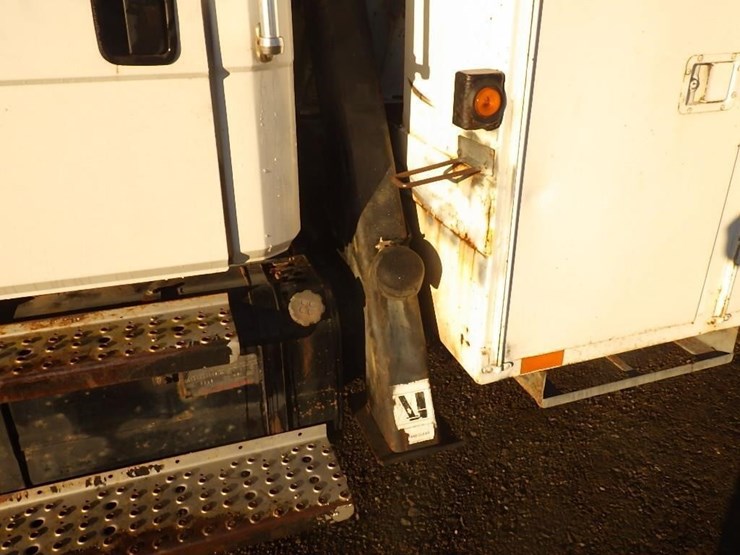 1997-freightliner-fl70-image-16