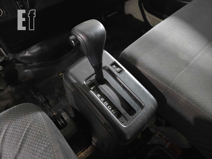 2015-hino-268-image-22