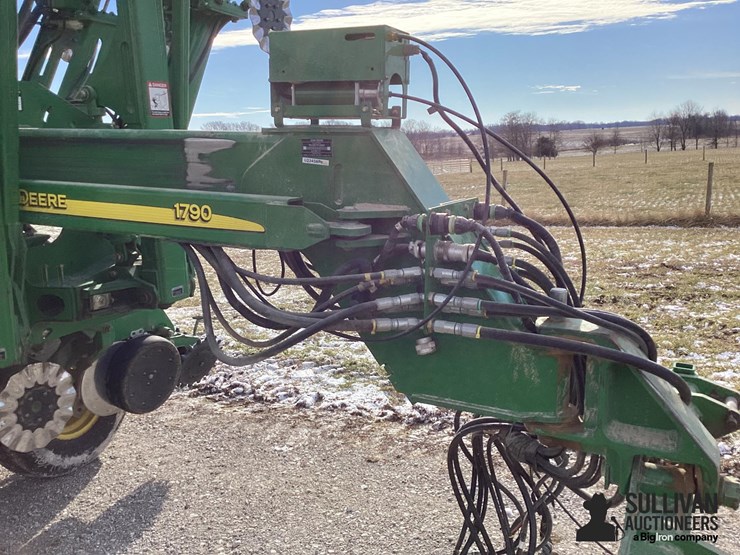 2011-john-deere-1790-image-13