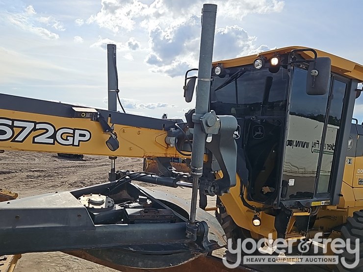 2017-deere-672g-image-28