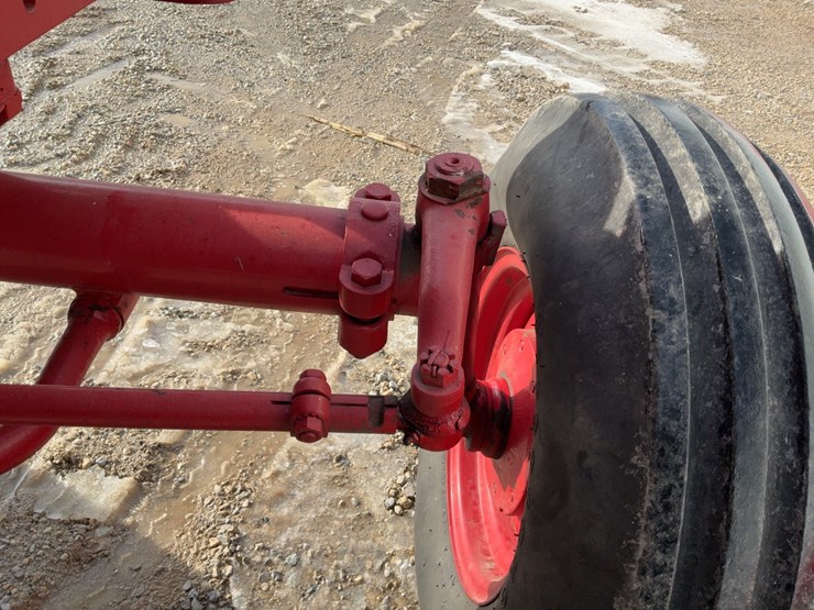 1970-ih-farmall-856-tractor-image-45