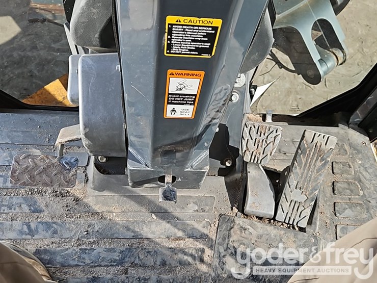 2017-deere-672g-image-35