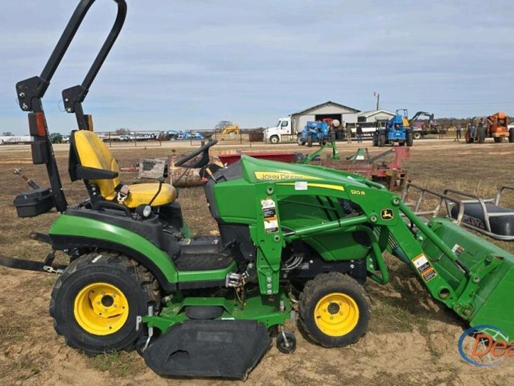 2017-john-deere-1025-image-4