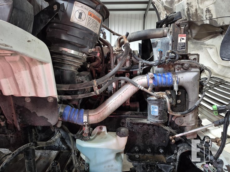 2014-freightliner-business-class-m2-106-image-22