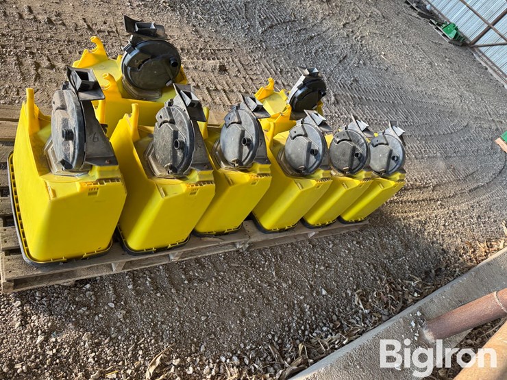 john-deere-max-emerge-planter-boxes-w/precision-planting-seed-units-image-4