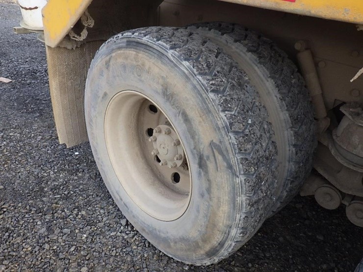 2001-peterbilt-357-image-35