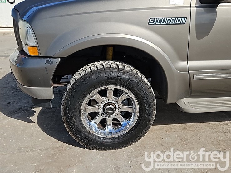 2004-ford-excursion-limited-image-12