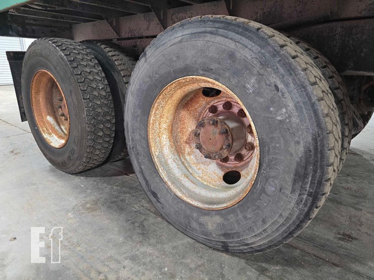 2012-peterbilt-365-image-24