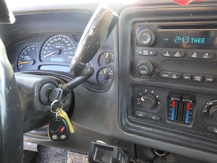 2004-chevrolet-2500-image-21