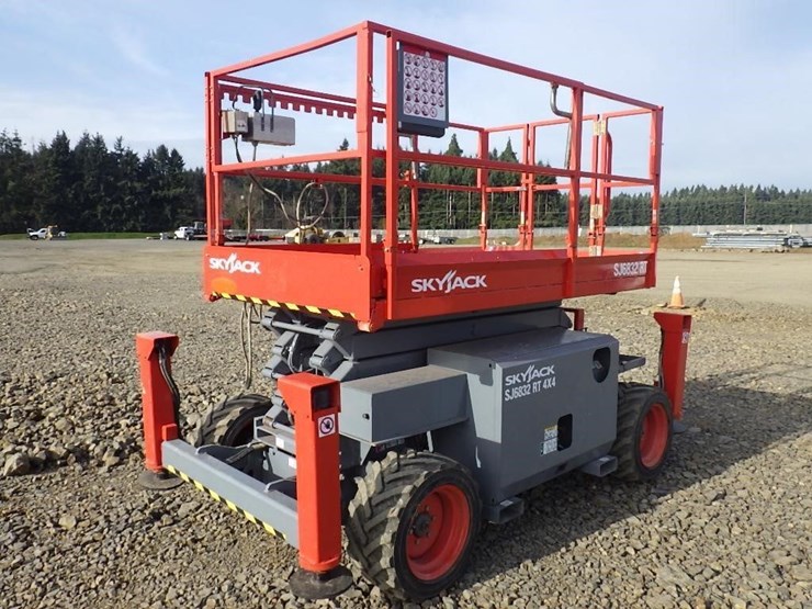 skyjack-sj6832rt-image-1