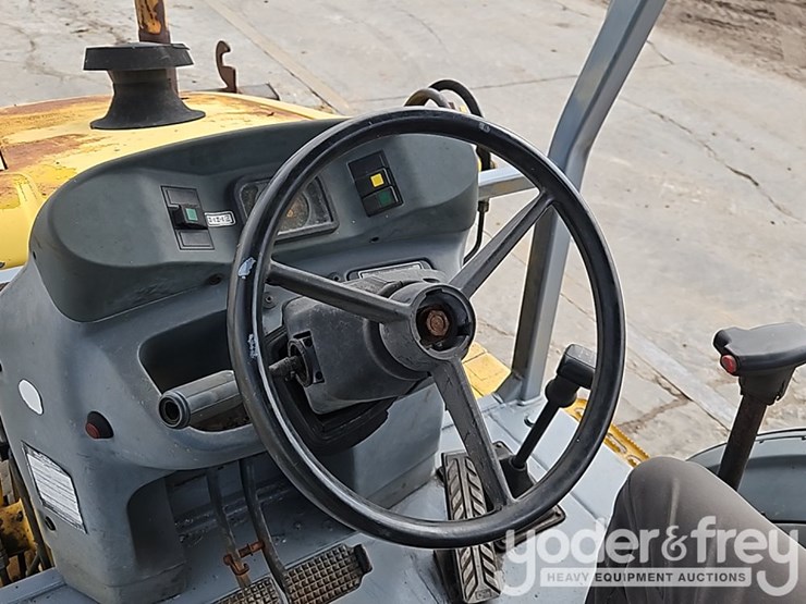 new-holland-lb110-image-30