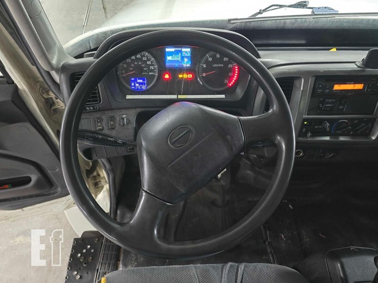 2015-hino-268-image-16