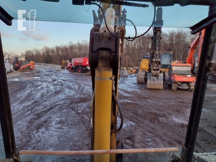 2005-caterpillar-420d-image-13