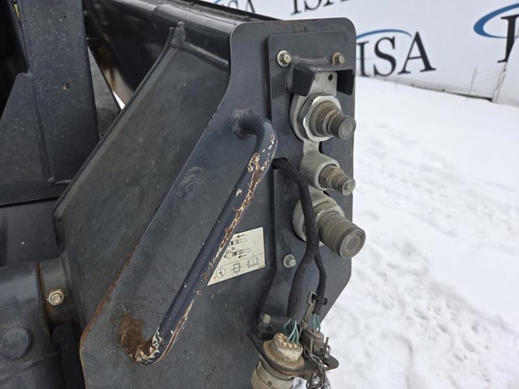 2017-deere-320e-image-11