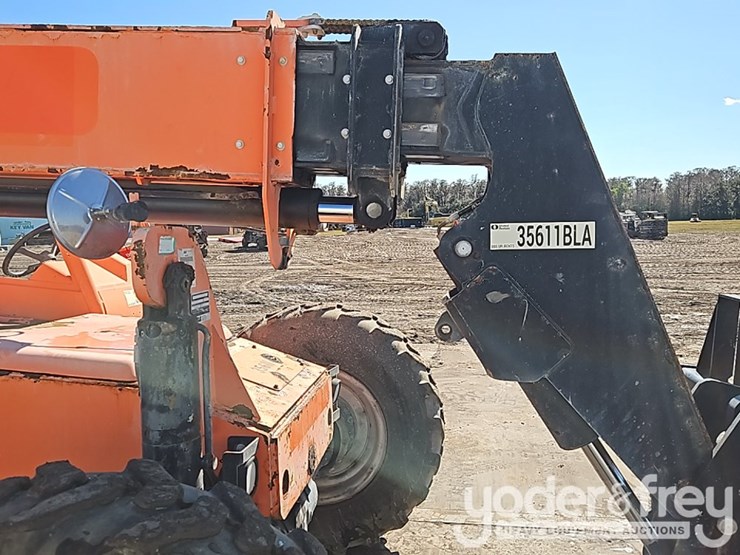 2016-sky-trak-8042-image-11