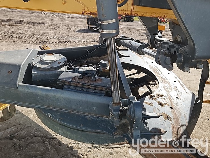 2017-deere-672g-image-30