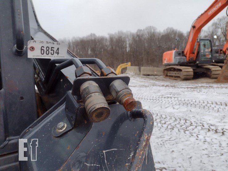 2019-deere-317g-image-15