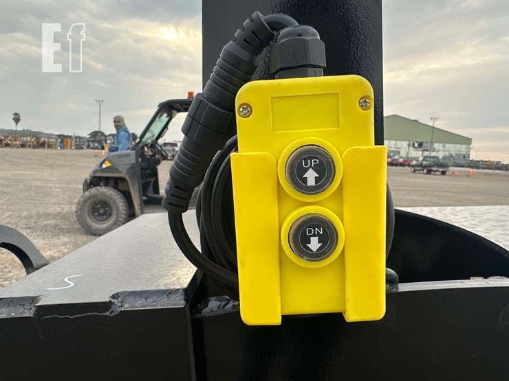 2025-neks-fifth-wheel-wrecker-attachment-image-4