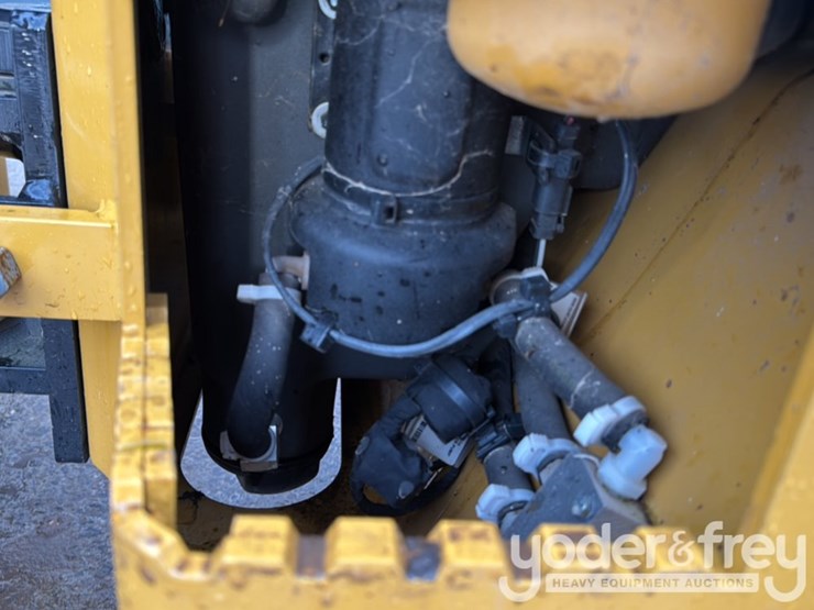 2024-caterpillar-cb2.7-image-28