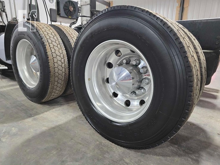 2019-kenworth-t680-image-23