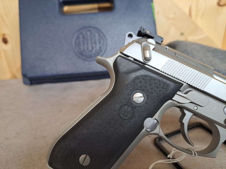 beretta-model-96-.40-semiauto-pistol-image-9