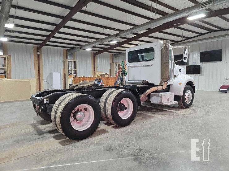 2010-peterbilt-340-image-3