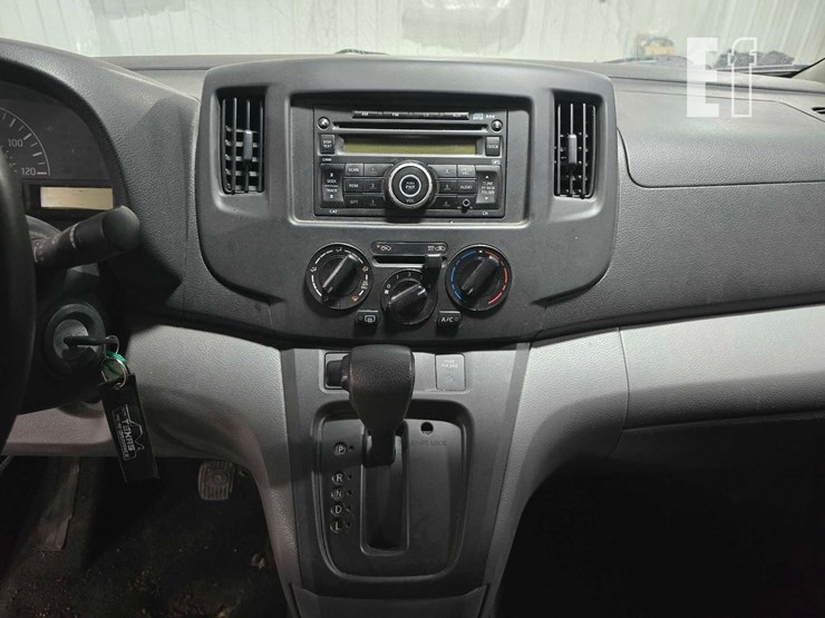2014-nissan-nv200-image-14