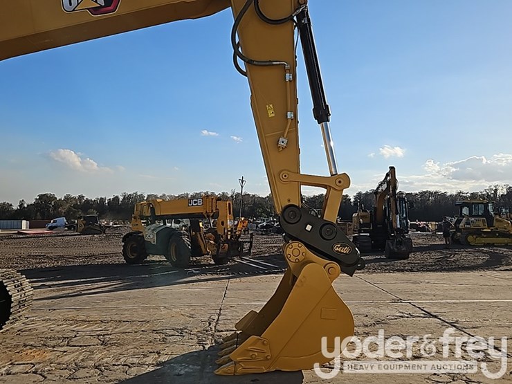 2023-caterpillar-340-image-15