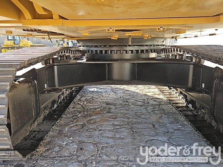 2023-caterpillar-340-image-27