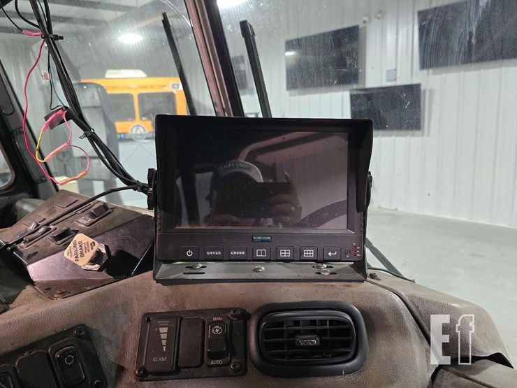 2020-peterbilt-520-image-17