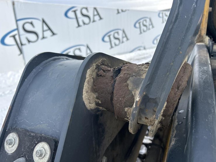 2017-deere-320e-image-23