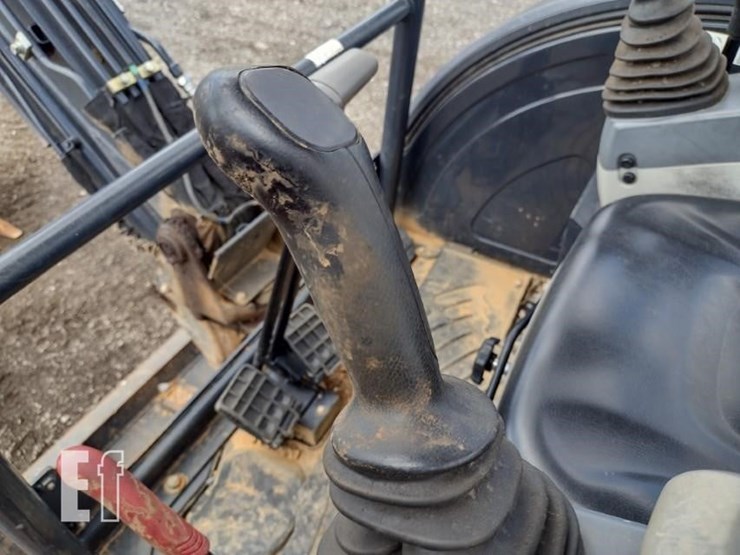 2022-deere-26g-image-10