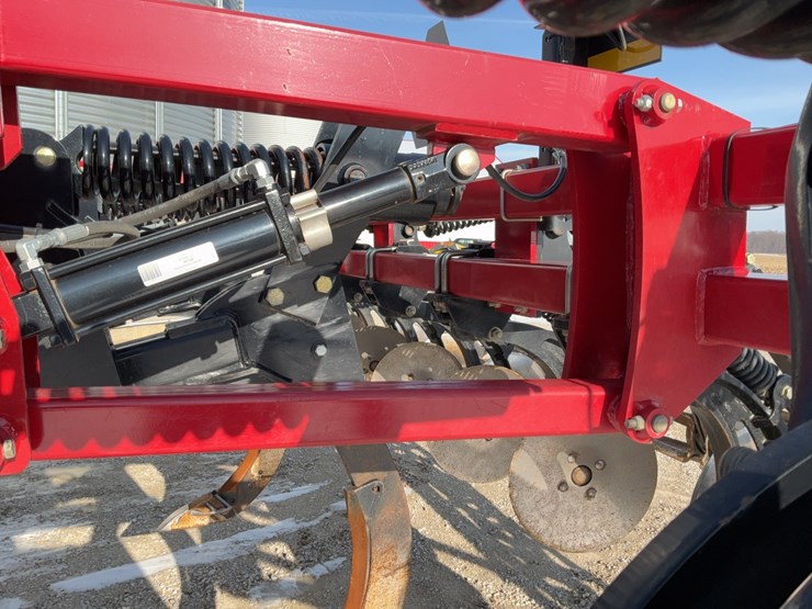 case-ih-870-ecolo-tiger-disc-ripper-image-29