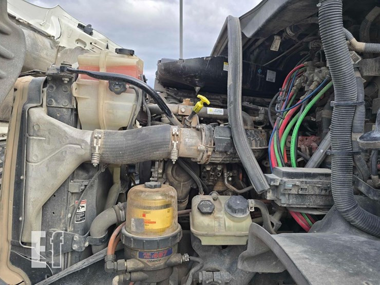 2018-freightliner-cascadia-113-image-9