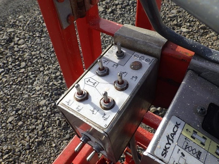 skyjack-sj6832rt-image-25