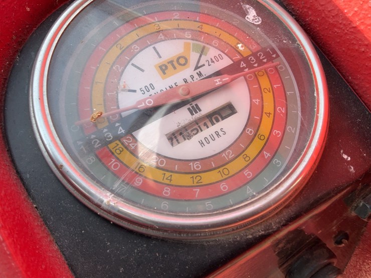 1970-ih-farmall-856-tractor-image-59