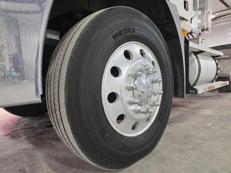 2005-mack-vision-cxn613-image-22