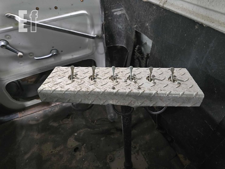 1995-ford-la9000-image-16