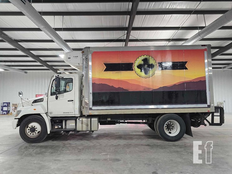 2015-hino-268-image-5