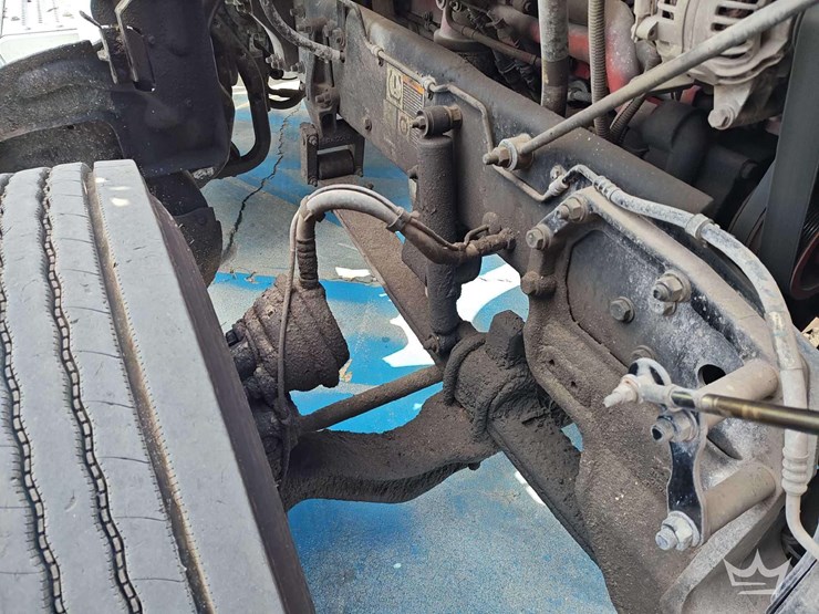 2022-peterbilt-567-t/a-wet-kit-day-cab-truck-tractor-image-41