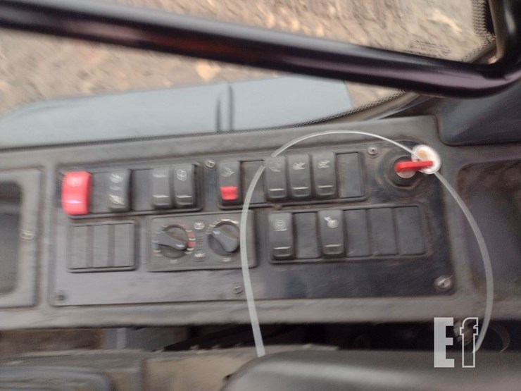 2019-deere-324l-image-10