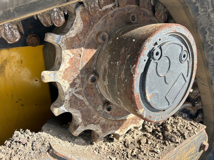 new-holland-c245-image-28