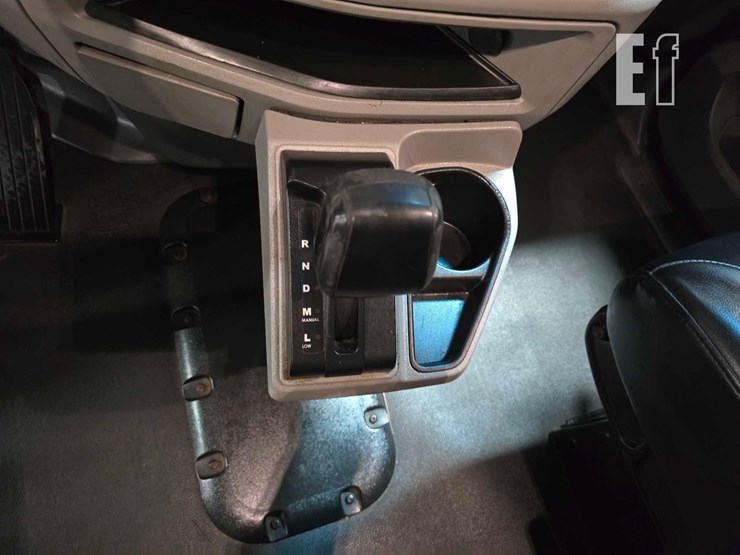 2017-peterbilt-579-image-21