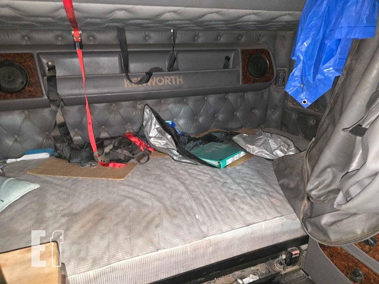 2016-kenworth-t2000-image-17