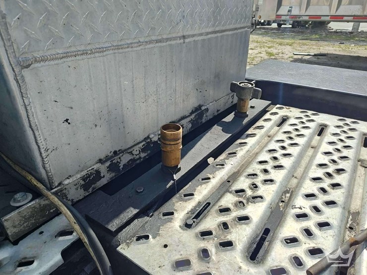 2022-mack-anthem-t/a-wet-kit-day-cab-truck-tractor-image-25