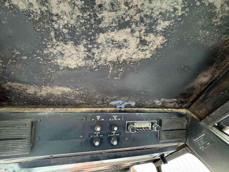 1973-allis-chalmers-7050-tractor-image-38