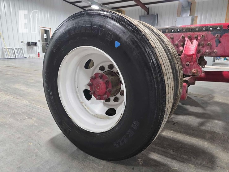 2017-volvo-vnl42300-image-20