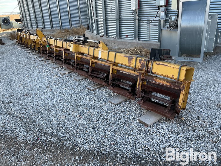 buffalo-51011630-mounted-16-row-stalk-chopper-image-1