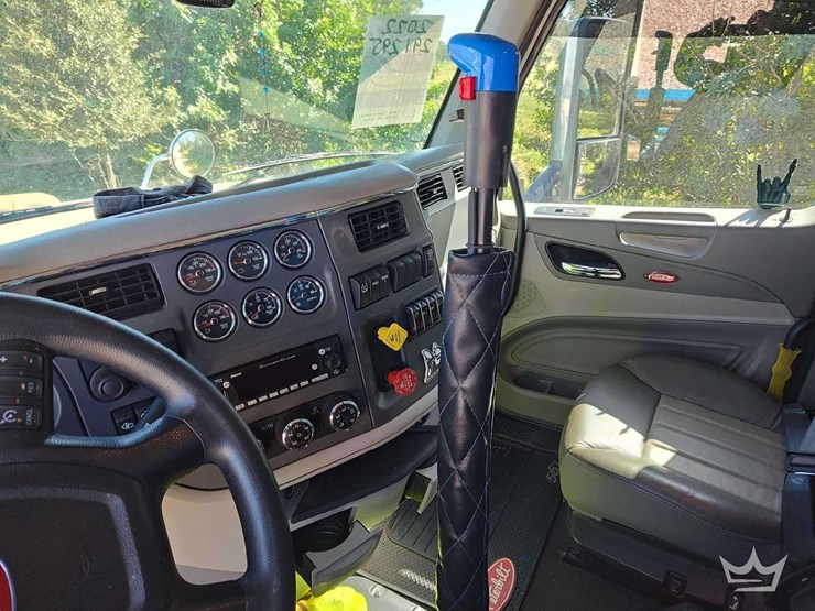 2022-peterbilt-567-image-20